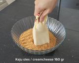 Foto langkah ke 3 dari resep Almond Cheese Cookies.