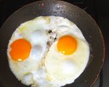 Foto langkah ke 1 dari resep Telur Ceplok Kecap.