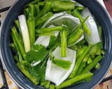 Foto del paso 2 de la receta: Chicharrón duro con nopales y papas