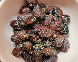 Foto del paso 5 de la receta: Aceitunas negras estilo griego aliñadas