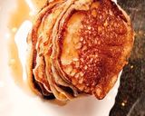 A picture of step 4 of Banana pancakes 😋😋.