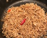 Hình bước làm 2 của món Silver Fish kho khô