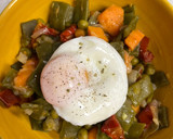 Foto del paso 7 de la receta: Verduras con tomates secos y huevo poche