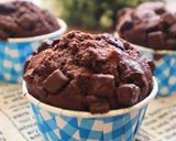 Foto langkah ke 5 dari resep Choco Banana Muffin - Muffin Coklat Pisang.
