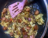 Foto langkah ke 5 dari resep Nasi Siram Telur dan Sosis.