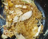 รูปขั้นตอนการทำที่ 7 ของ ผัดไทยไก่