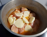 Foto del paso 1 de la receta: Estofado de pollo súper fácil y económico
