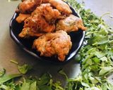 A picture of step 3 of Winter pakoras Methi Palak pakoda.