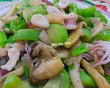 Hình bước làm 5 của món Mực ống xào mướp và nấm bào ngư