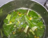 Foto langkah ke 4 dari resep Sayur Bening Sawi dan Jagung.