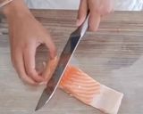 Une image de l'étape 2 de Nigirizushi au saumon.