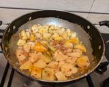 A picture of step 6 of Methi aloo curry.