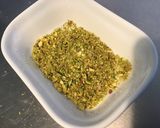 Une image de l'étape 2 de Salade de tomates à la mozzarella di buffala et pistaches.