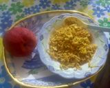 A picture of step 3 of Egg maggi.