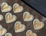 Foto del passaggio 5 della ricetta SFOGLIA DI CUORI, CREMA E FRAGOLE
