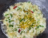 Foto langkah ke 4 dari resep Darlorkol 👩🍳Dadar Telor pakai Kol.