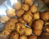 A picture of step 5 of Urad Dal FULURI / Fritters.