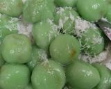 Foto langkah ke 5 dari resep Klepon Ketan Gula Merah.