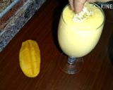 A picture of step 2 of Mango milk shake with chocolate and nuts.