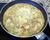 Foto del paso 4 de la receta: Tortilla de bacalao, patatas y guisantes