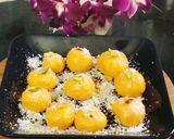 A picture of step 4 of Besan ke laddu.