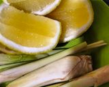Foto langkah ke 1 dari resep Es Teh Lemon.