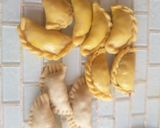 Foto del paso 2 de la receta: Empanadas de harina fritas de carne o pollo!