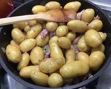 Une image de l'étape 8 de Pommes grenailles au lardons et marinade au vin rouge.