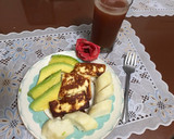 Foto del paso 2 de la receta: Bollo de maíz con aguacate y queso asado