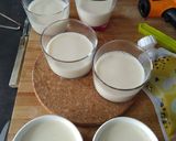 Une image de l'étape 3 de Panna cotta à la rose, coulis framboise.