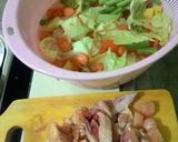 Foto langkah ke 1 dari resep Sup ayam goreng jahe.