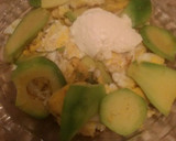 Foto del paso 4 de la receta: Huevos a la plancha con aguacate