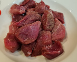 Foto del paso 3 de la receta: Salteado de magro de cerdo con champiñones y pimientos italianos