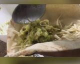 Foto del paso 3 de la receta: Sándwich de pan árabe (pita) con relleno de reina pepiada