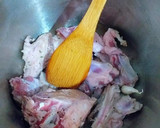 Foto del paso 2 de la receta: Guiso de cordero en salsa de cebollas blancas y especias