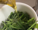 Foto del paso 3 de la receta: Pesto de rúcula y avellanas crudas