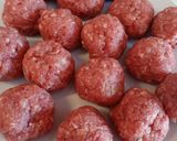 A picture of step 2 of Polpette e cipolle.