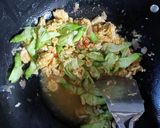 Foto langkah ke 3 dari resep Tumis Kembang Turi & Telur.