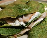 Foto del paso 5 de la receta: Crepes de espinacas con pavo y queso