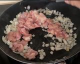 Foto del paso 1 de la receta: Canelones de pollo y champiñones al curry