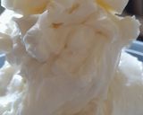 Foto langkah ke 5 dari resep Cara Mudah Membuat Butter Cream Sendiri di Rumah.