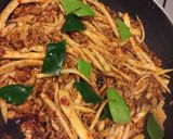 รูปขั้นตอนการทำที่ 2 ของ ผัดพริกแกงหมูสับหน่อไม้ดอง