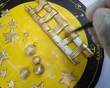 A picture of step 4 of Up in the clouds fondant Birthday cake.