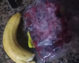Foto langkah ke 1 dari resep Smoothies Banana Berries.