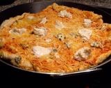 Foto del paso 3 de la receta Pizza cuatro quesos en sartén