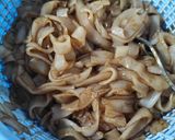 Foto langkah ke 2 dari resep Kwetiaw Goreng Simpel.