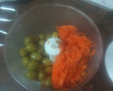 Foto del paso 3 de la receta: Ensaladilla rusa con palitos de cangrejo, atún y langostinos