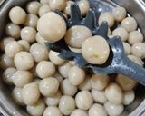 Foto langkah ke 3 dari resep Cilok Ebi Kuah Kacang.