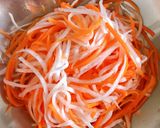 Hình bước làm 2 của món 🌱 Đồ Chua Cà Rốt Củ Cải Trắng
