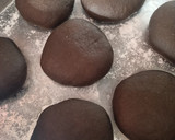 Foto langkah ke 5 dari resep Monocrome Donuts (Charcoal Donuts).